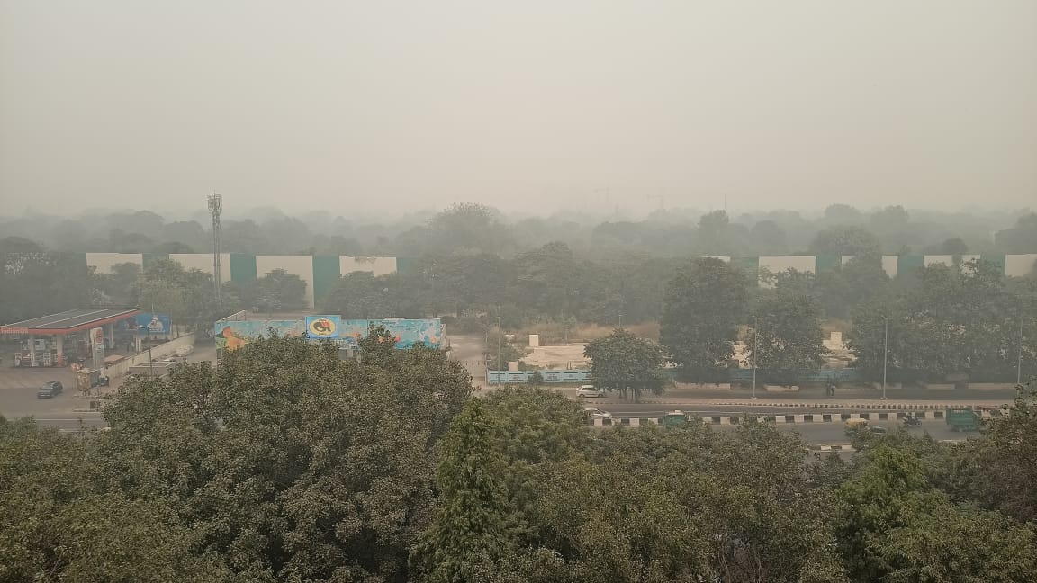 दिल्ली में वायु प्रदूषण की हालत बेहद खराब, राजधानी के कई इलाकों में घना स्मॉग छाया